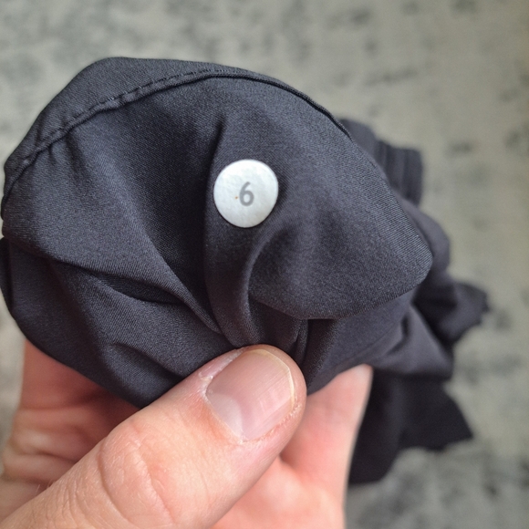 Lululemon Spring Break Away Short Black size 6 - Picture 6 of 7